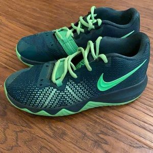 Nike Boys Kyrie Irving Flytrap Green Volt